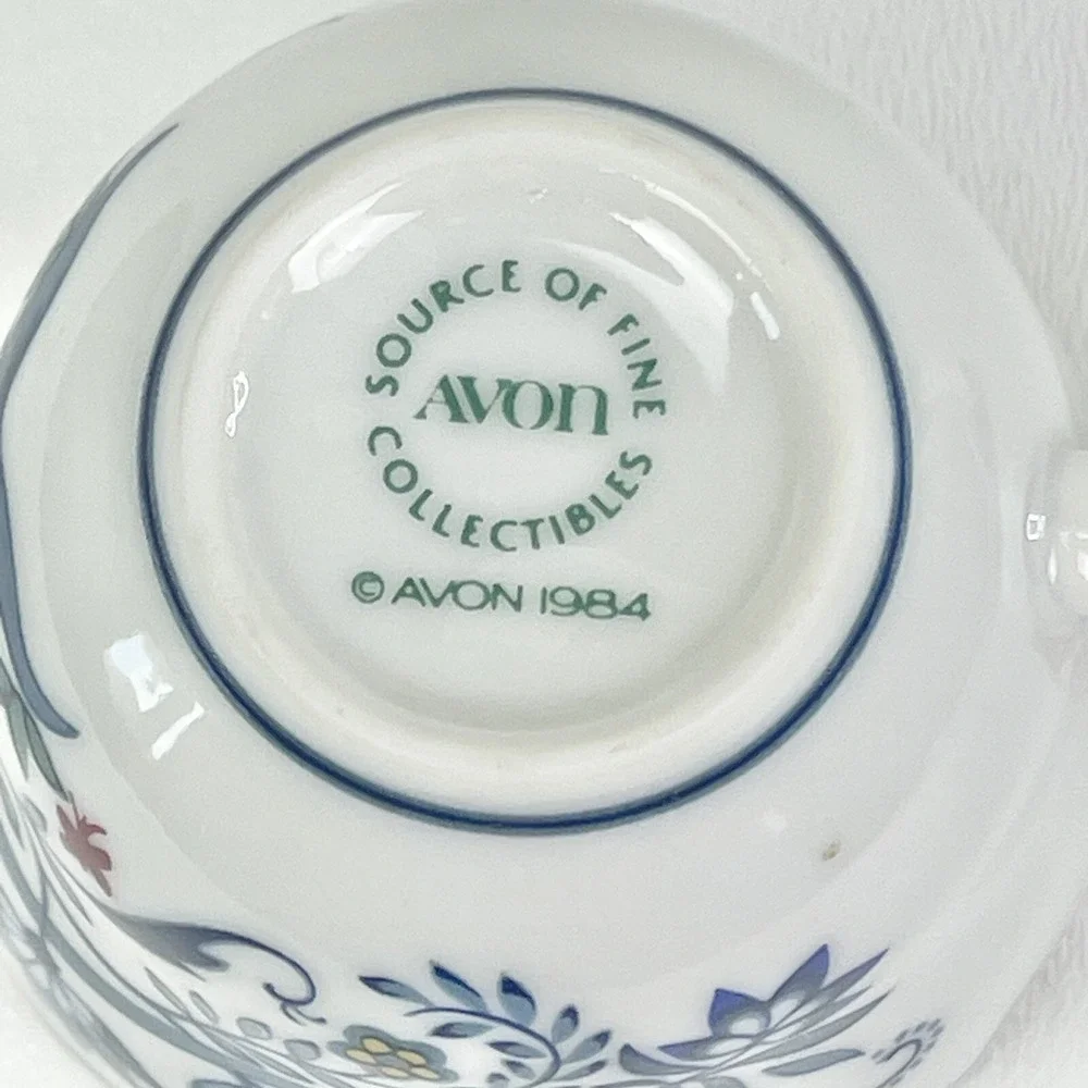 Vintage 1984 Avon European Tradition The Netherlands Demitasse Blue & White Cup